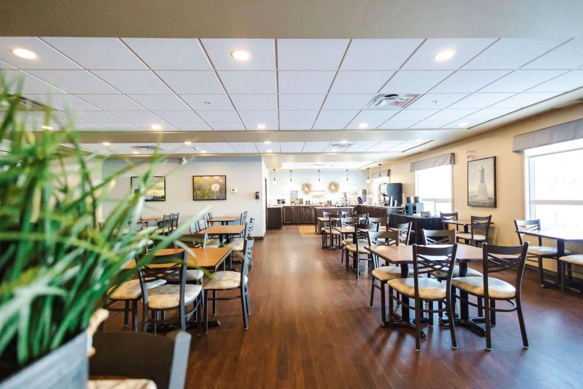 Best Western Plus Lacombe Inn And Suites Eksteriør billede
