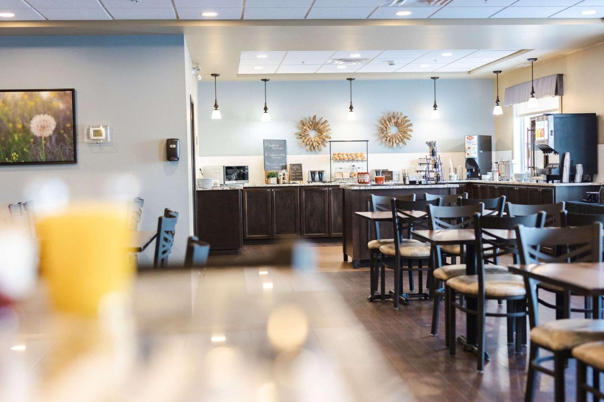 Best Western Plus Lacombe Inn And Suites Eksteriør billede