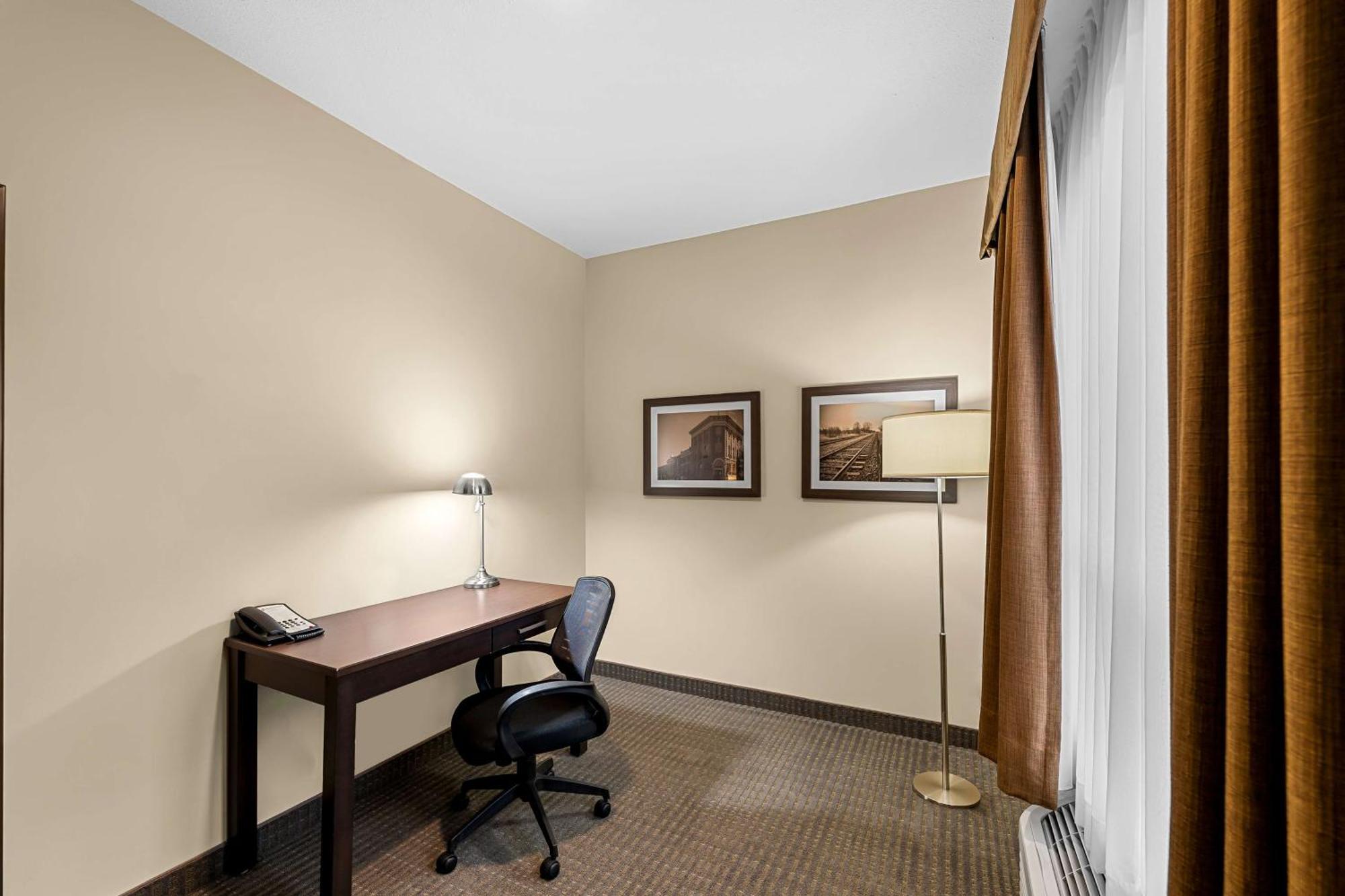 Best Western Plus Lacombe Inn And Suites Eksteriør billede