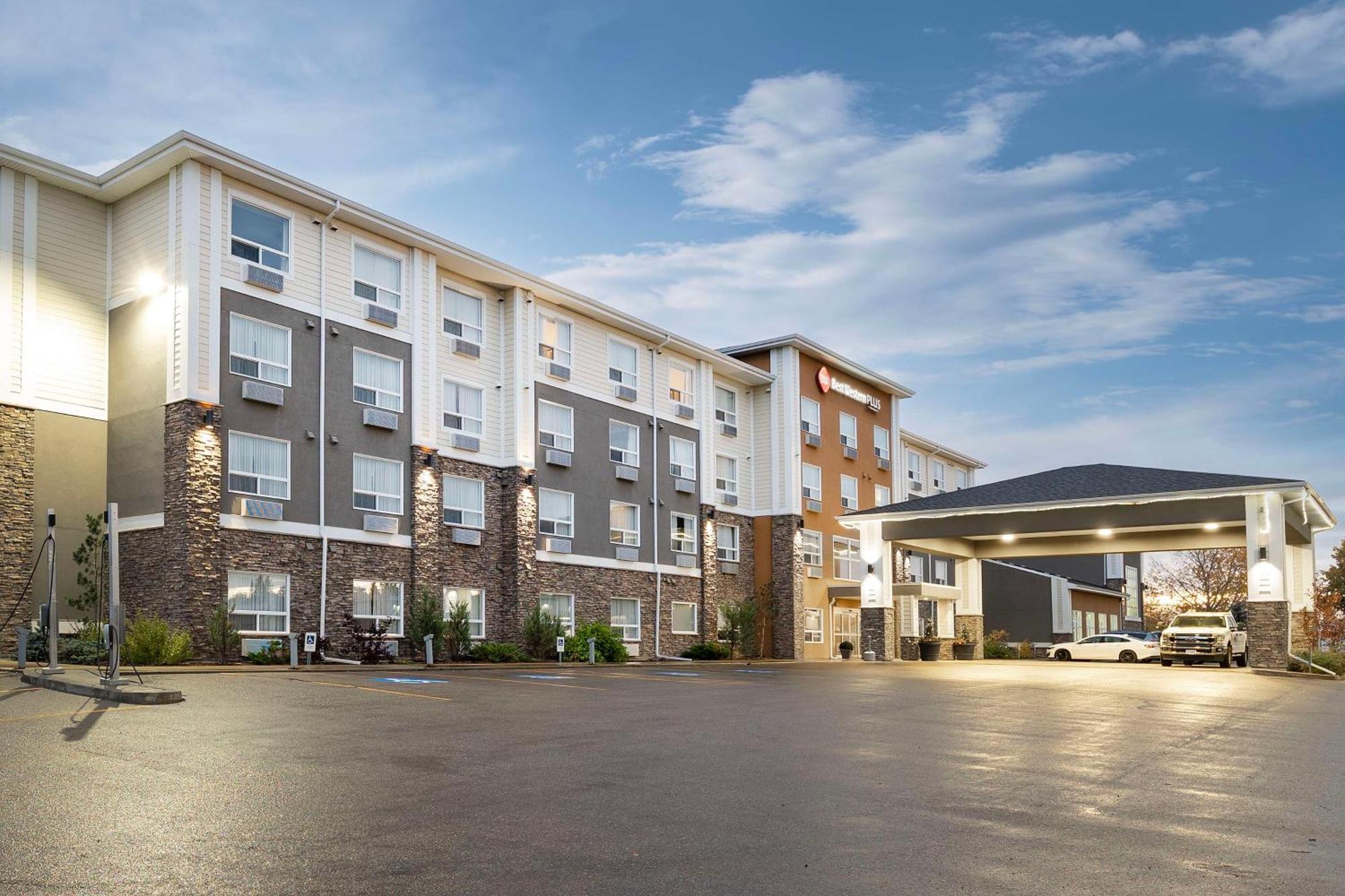 Best Western Plus Lacombe Inn And Suites Eksteriør billede