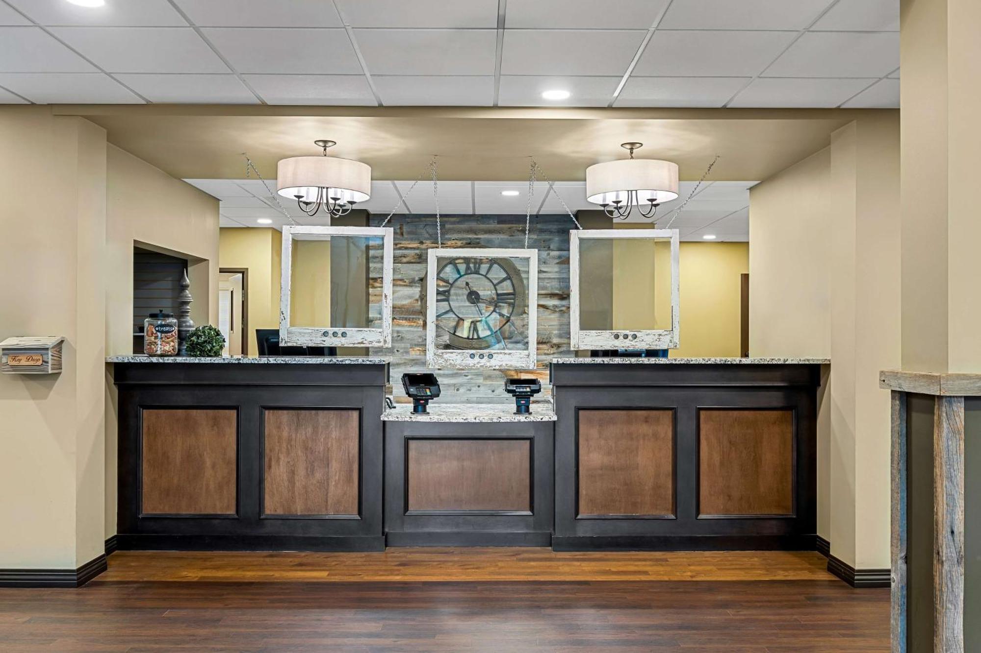 Best Western Plus Lacombe Inn And Suites Eksteriør billede