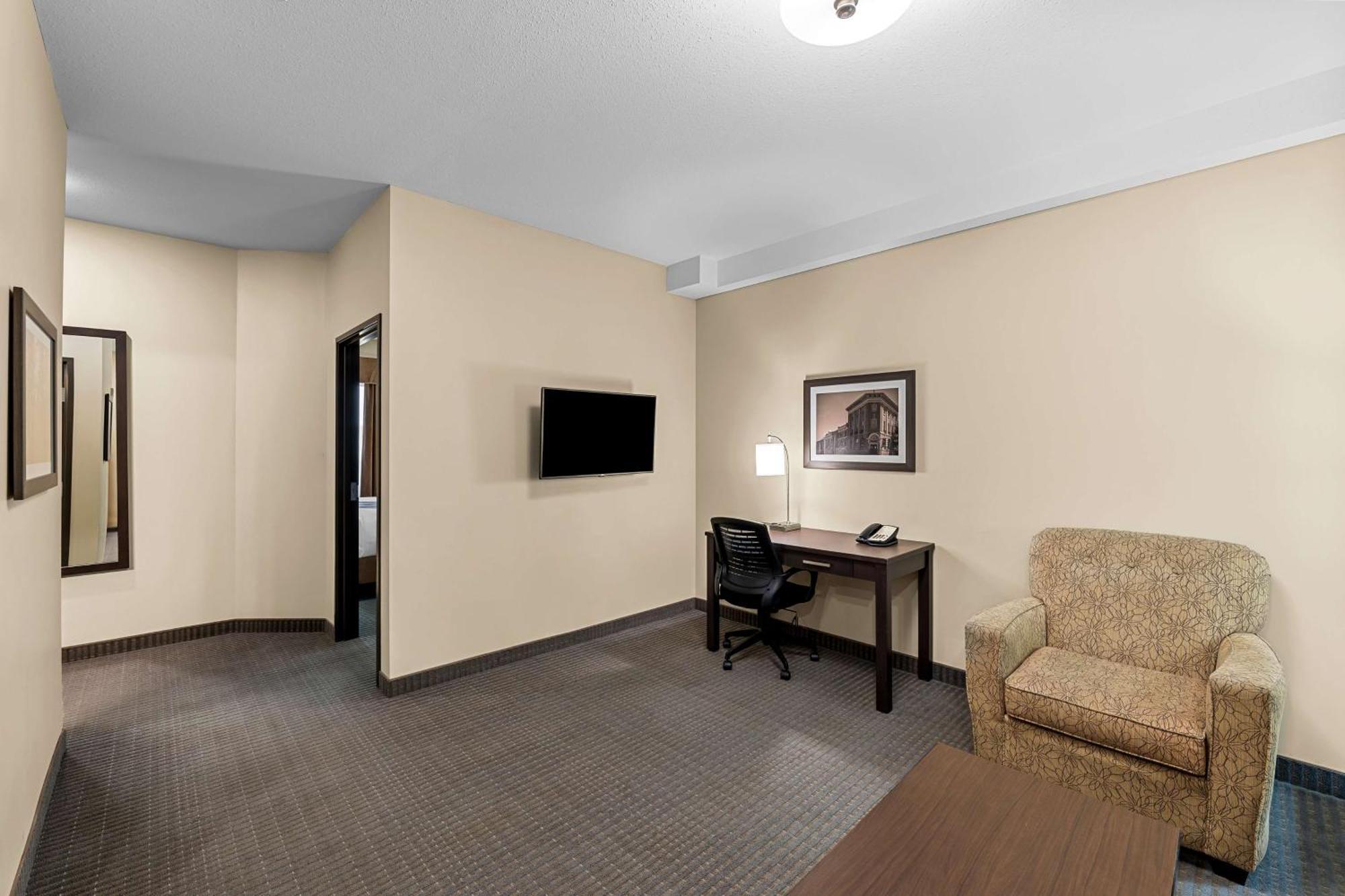 Best Western Plus Lacombe Inn And Suites Eksteriør billede